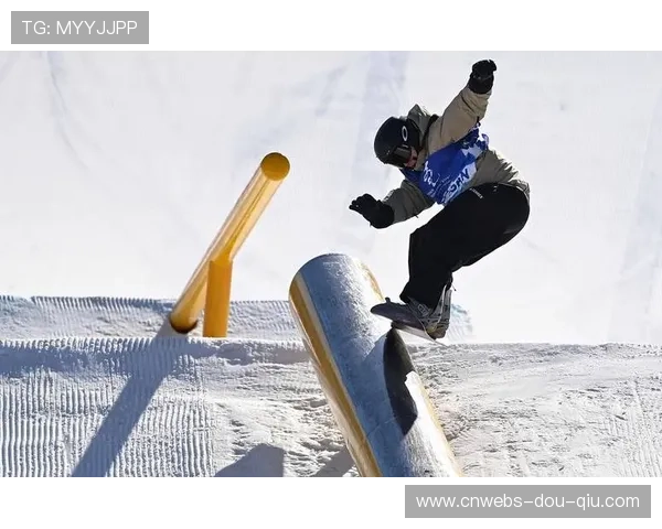 苏翊鸣获单板滑雪坡面障碍技巧世界杯铜牌,锁定冬奥资格 苏翊鸣获单板滑雪坡面障碍技巧世界杯铜牌,锁定冬奥资格