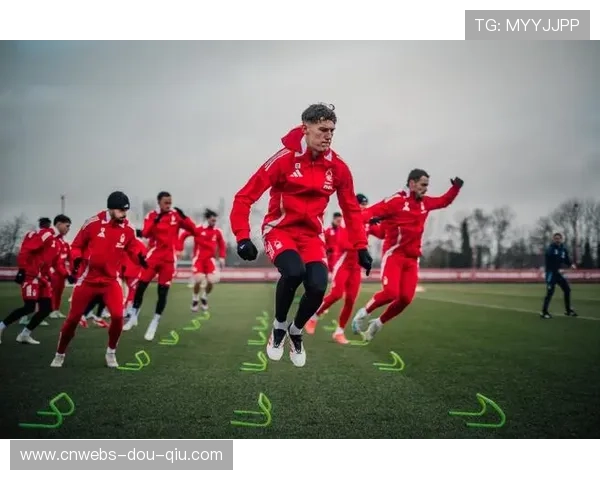 英超俱乐部开放训练日，上千球迷参与互动活动